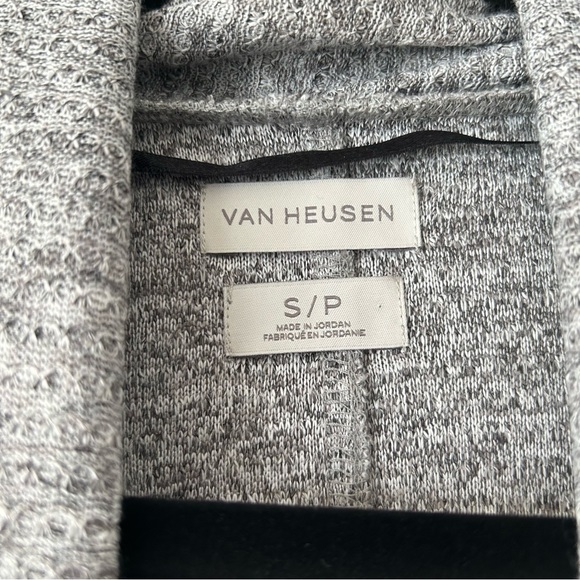 2/$15 🤙🏼Van Heusan Salt and Pepper Gray Cardigan - Picture 2 of 4